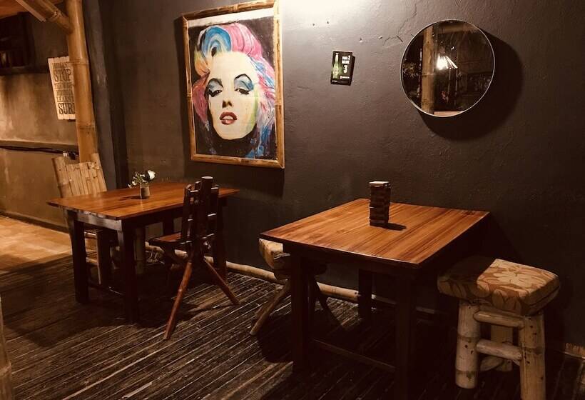 La Facha Hostel Restaurant Surf