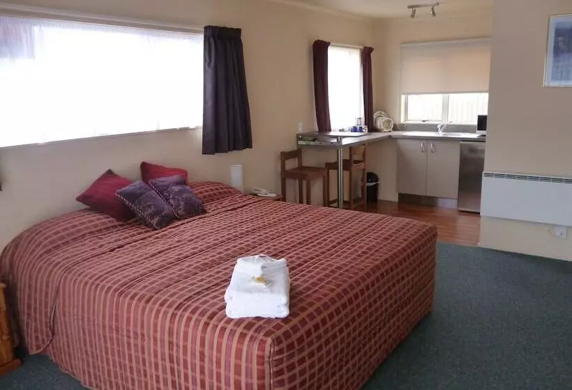 Heritage Court Motel