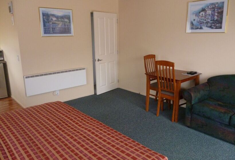 Heritage Court Motel