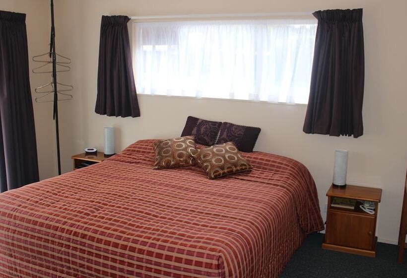 Heritage Court Motel