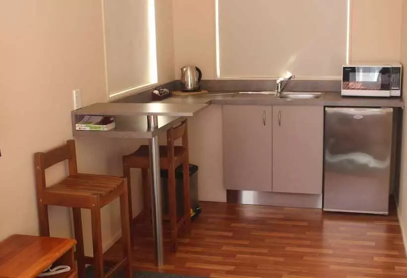 Heritage Court Motel