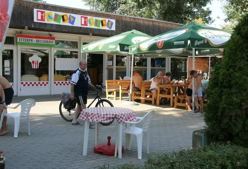 ホテル Balatontourist Vadvirág Kemping