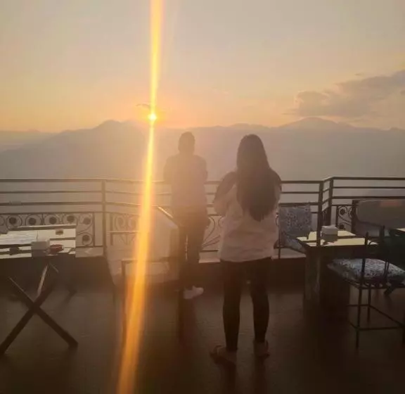 هتل High Ground Inn Sarangkot