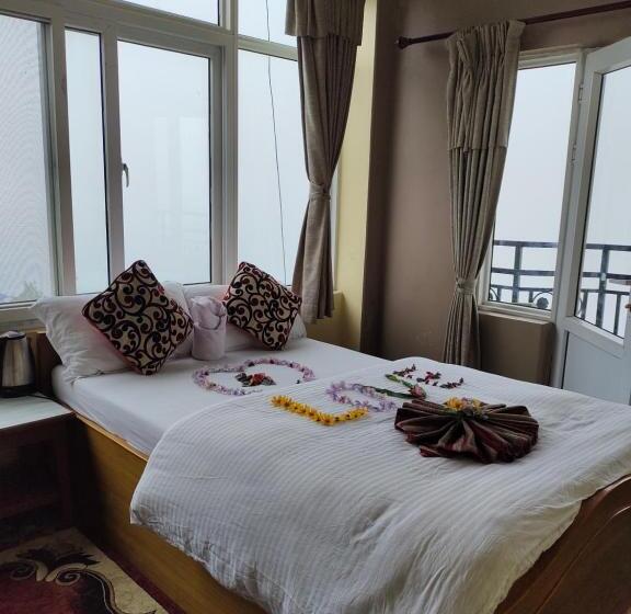 هتل High Ground Inn Sarangkot