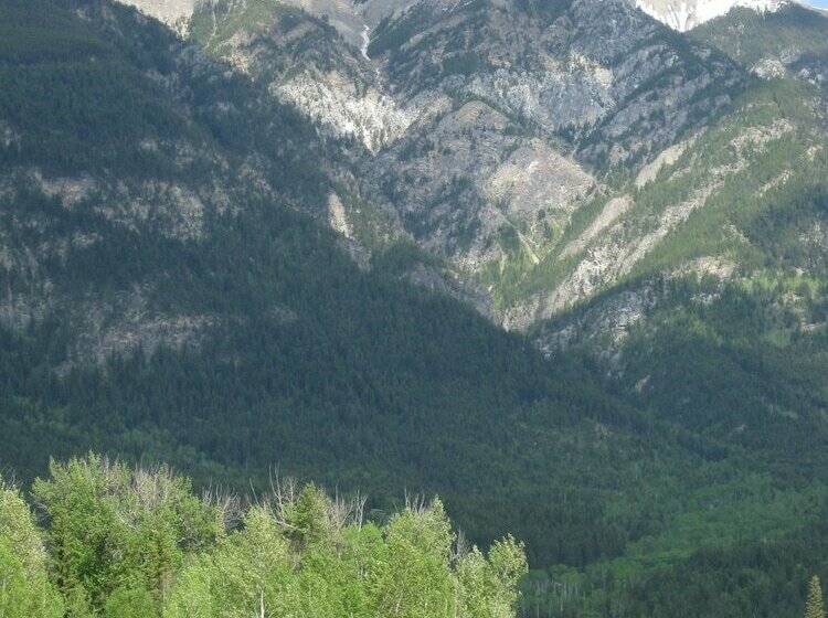هتل روستایی Golden Eco Adventure Ranch