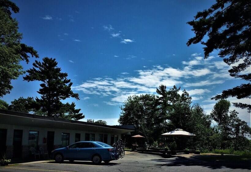 Town & Country Motel