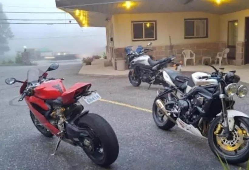 Town & Country Motel