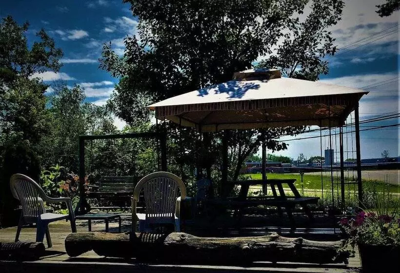 Town & Country Motel