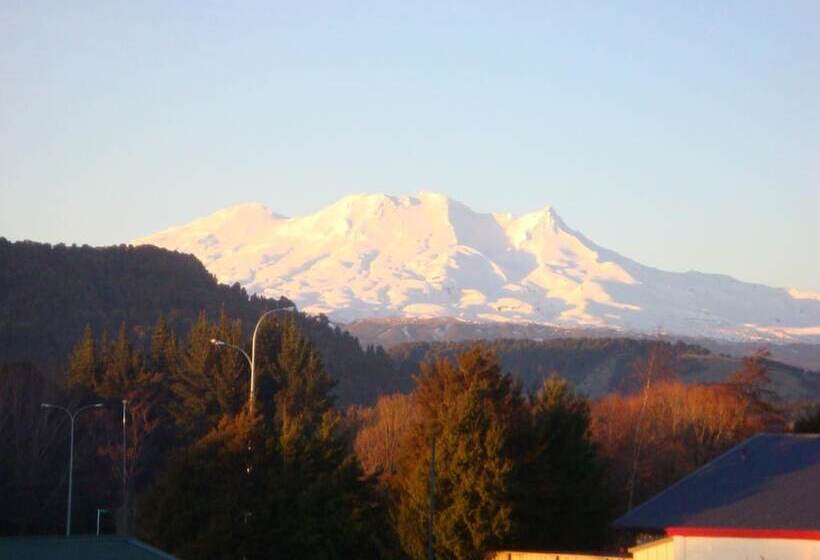הוסטל Alpine Motel