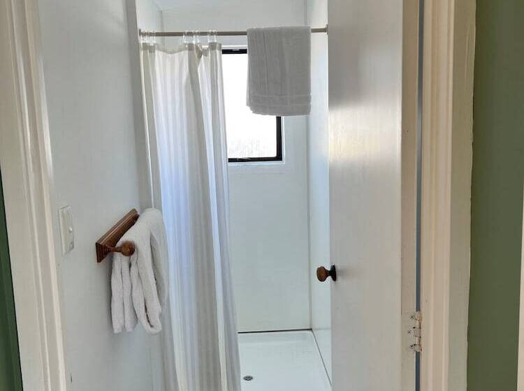 הוסטל Alpine Motel