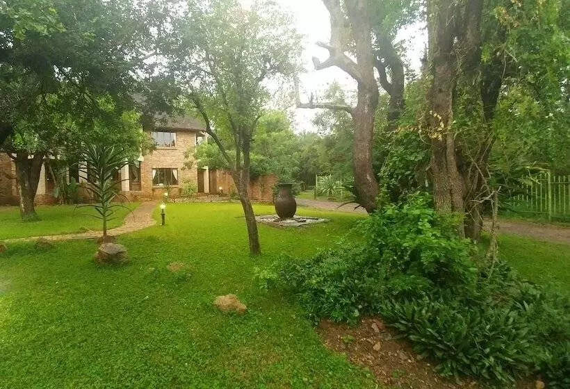 Hotelli Crocodile Kruger Safari Lodge
