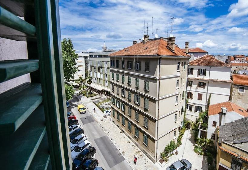 住宿加早餐  Riva Palace   Design Rooms