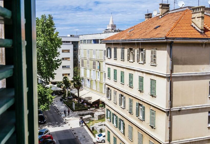 住宿加早餐  Riva Palace   Design Rooms