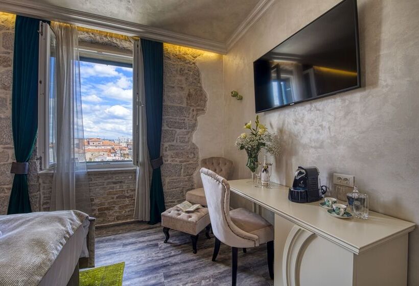 住宿加早餐  Riva Palace   Design Rooms