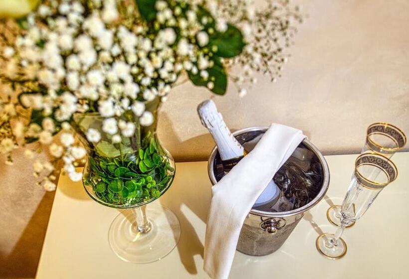 住宿加早餐  Riva Palace   Design Rooms