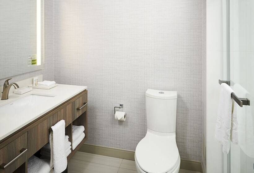 هتل Home2 Suites By Hilton Brantford