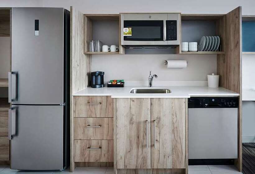 هتل Home2 Suites By Hilton Brantford