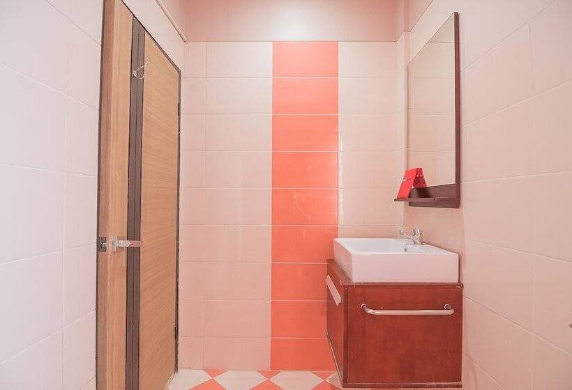 Отель Reddoorz Plus @ Tanjung Pandan Belitung 2