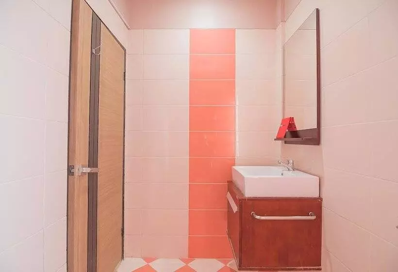 ホテル Reddoorz Plus @ Tanjung Pandan Belitung 2