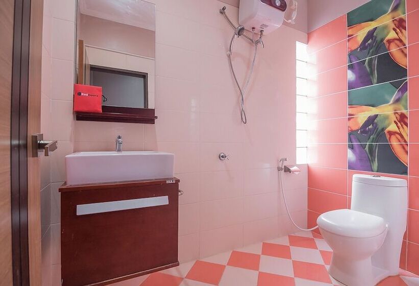 Отель Reddoorz Plus @ Tanjung Pandan Belitung 2