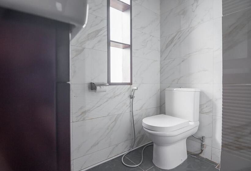 Отель Reddoorz Plus @ Tanjung Pandan Belitung 2