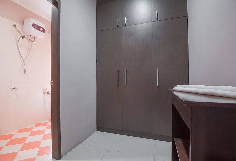 Отель Reddoorz Plus @ Tanjung Pandan Belitung 2