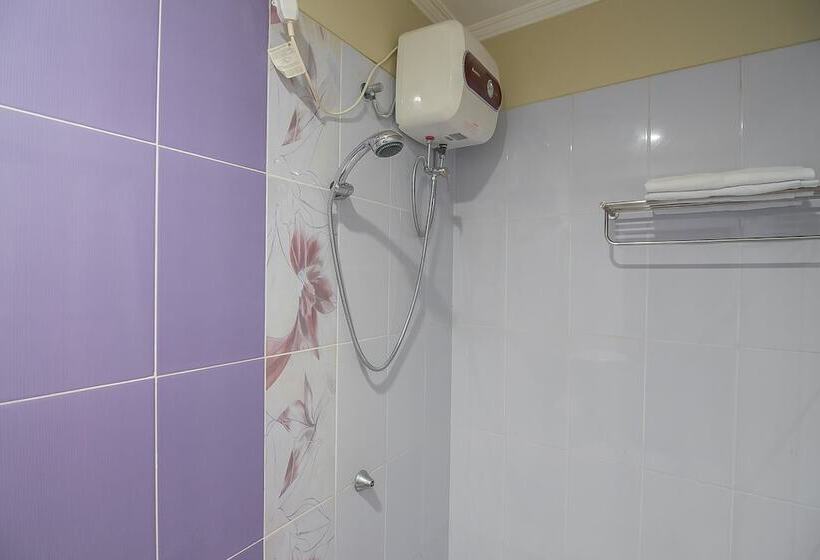 Отель Reddoorz Plus @ Tanjung Pandan Belitung 2