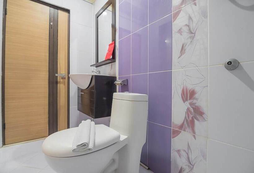 Отель Reddoorz Plus @ Tanjung Pandan Belitung 2