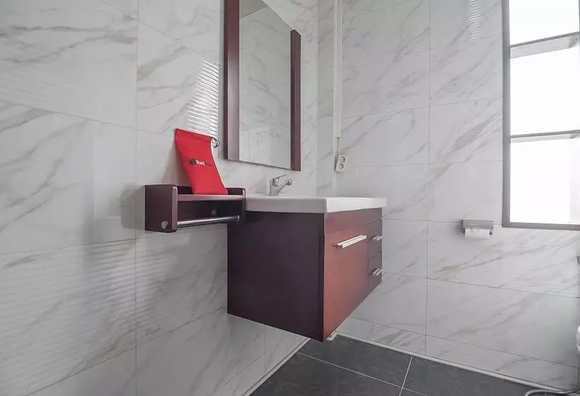ホテル Reddoorz Plus @ Tanjung Pandan Belitung 2