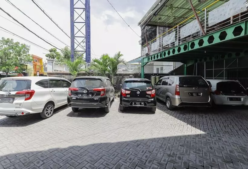 ペンション Reddoorz Near Juanda International Airport 2