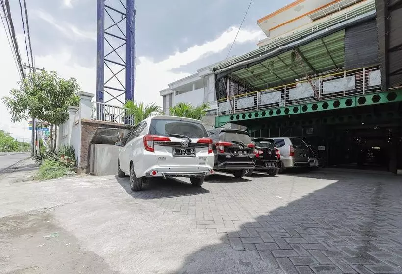 ペンション Reddoorz Near Juanda International Airport 2