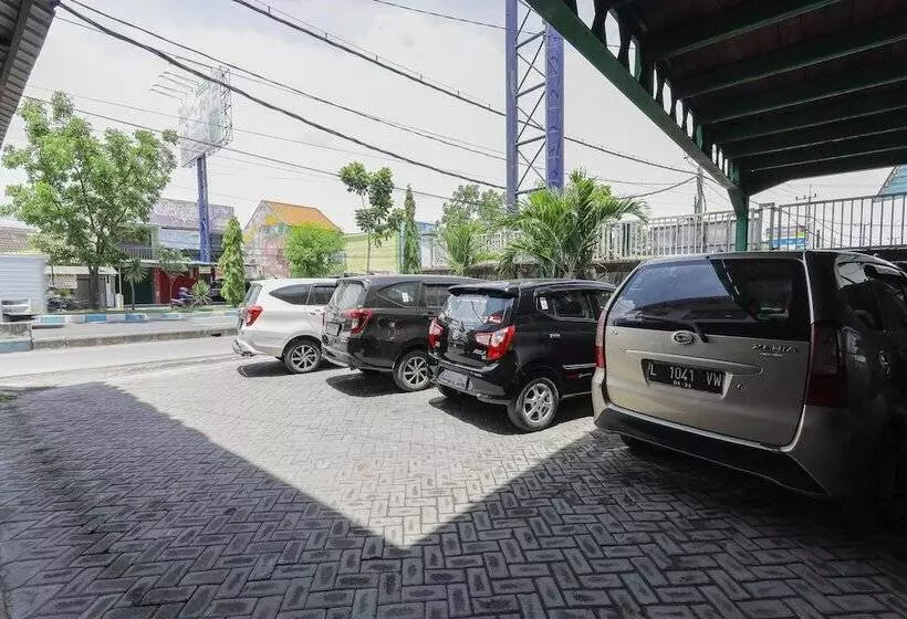 ペンション Reddoorz Near Juanda International Airport 2