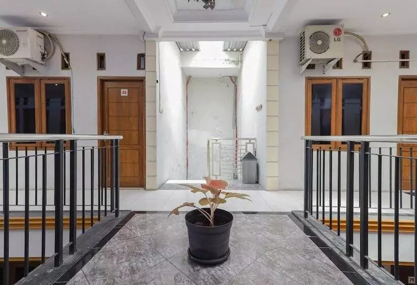 ペンション Reddoorz Near Juanda International Airport 2