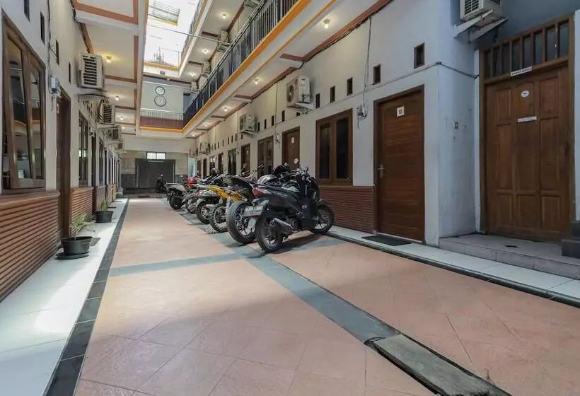 ペンション Reddoorz Near Juanda International Airport 2