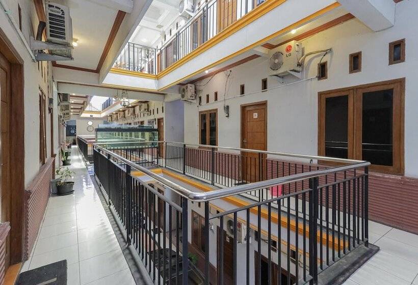 پانسیون Reddoorz Near Juanda International Airport 2