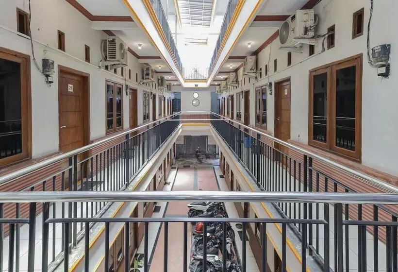 ペンション Reddoorz Near Juanda International Airport 2