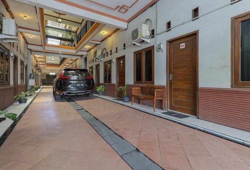 پانسیون Reddoorz Near Juanda International Airport 2