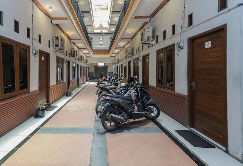 پانسیون Reddoorz Near Juanda International Airport 2