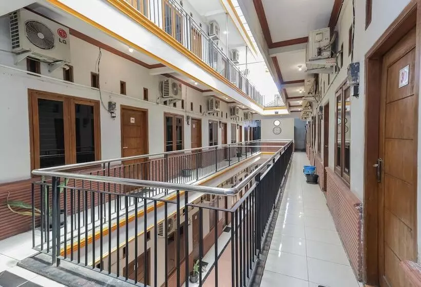 ペンション Reddoorz Near Juanda International Airport 2