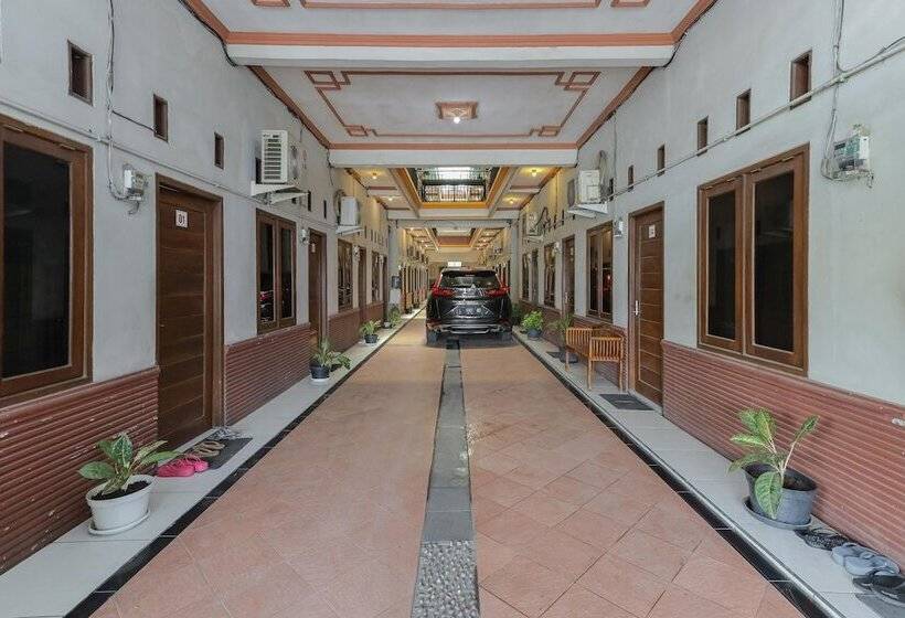 پانسیون Reddoorz Near Juanda International Airport 2