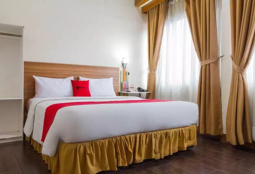 ペンション Reddoorz Plus @ Surapati 2