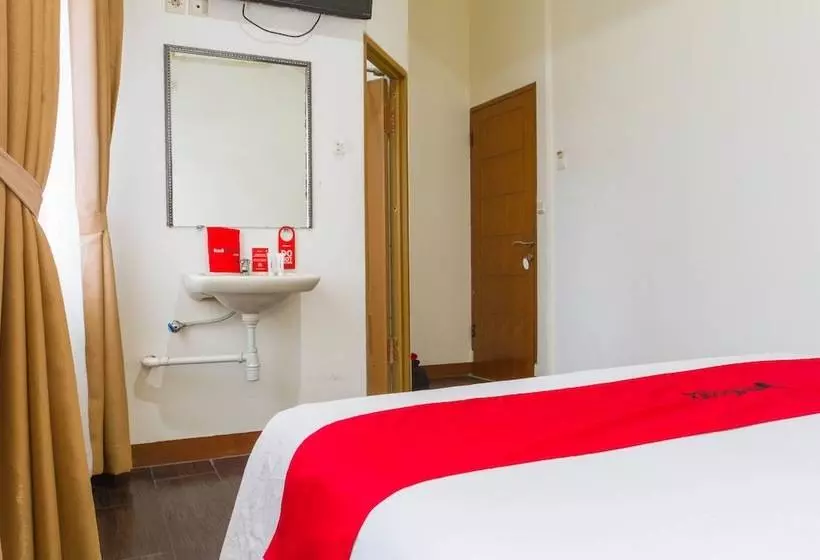 ペンション Reddoorz Plus @ Surapati 2