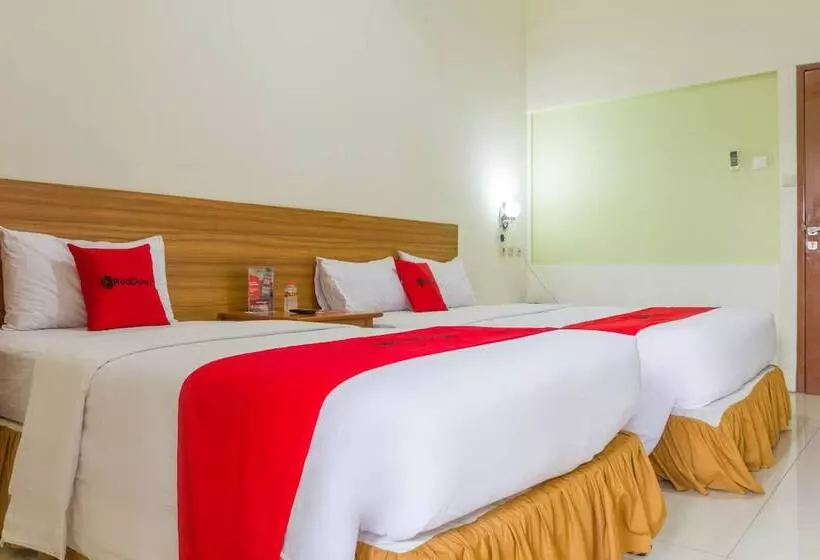 ペンション Reddoorz Plus @ Surapati 2