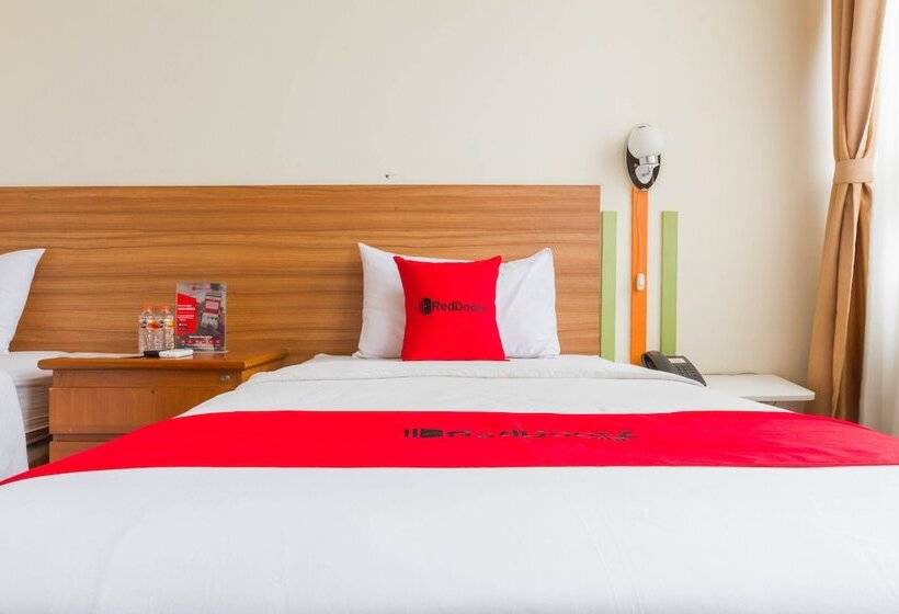 פנסיון Reddoorz Plus @ Surapati 2