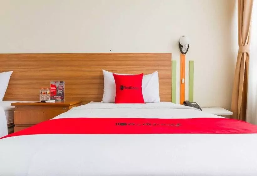 ペンション Reddoorz Plus @ Surapati 2