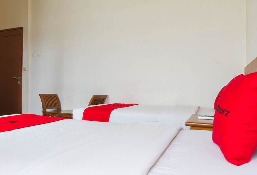 פנסיון Reddoorz Plus @ Surapati 2