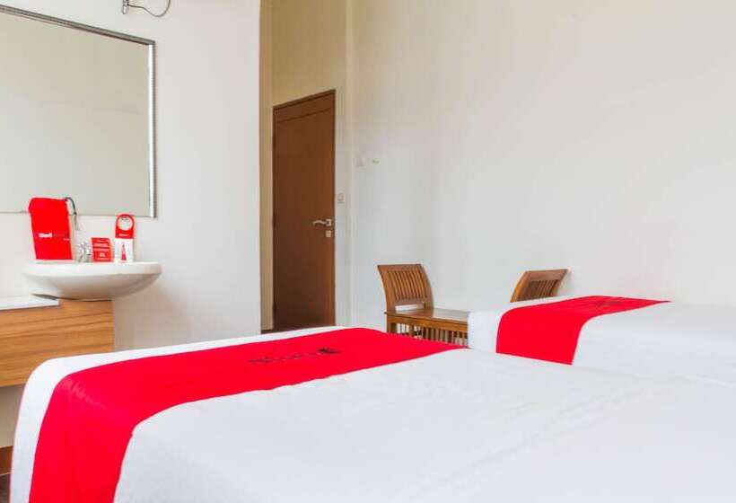 פנסיון Reddoorz Plus @ Surapati 2