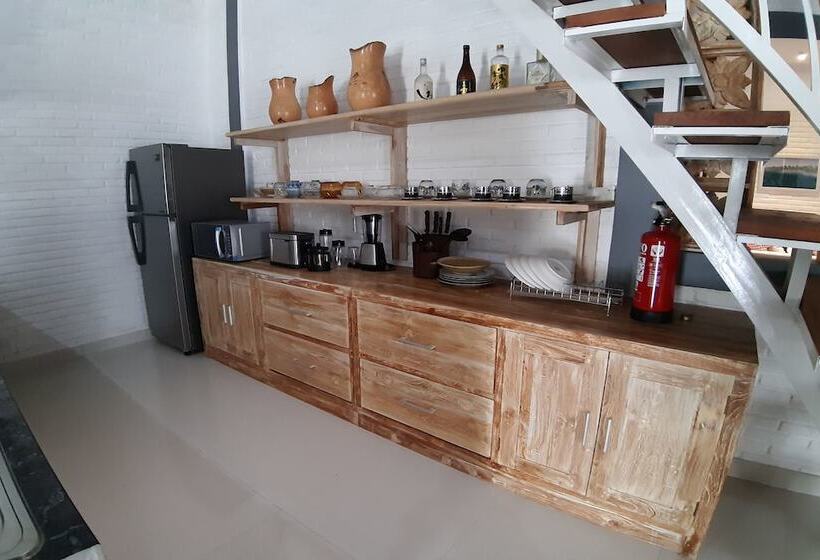 ユースホステル Villa Sari By Oyo Rooms