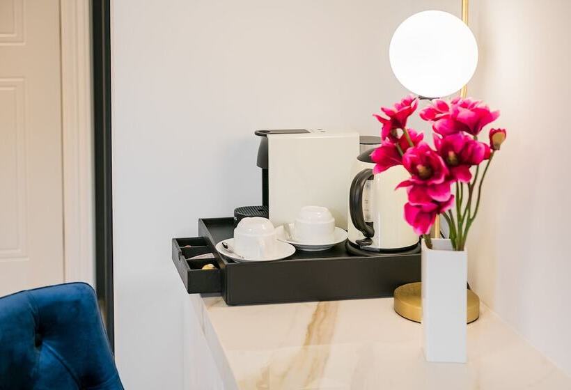 Aamiaismajoitus (B&B) Flos Luxury Rooms