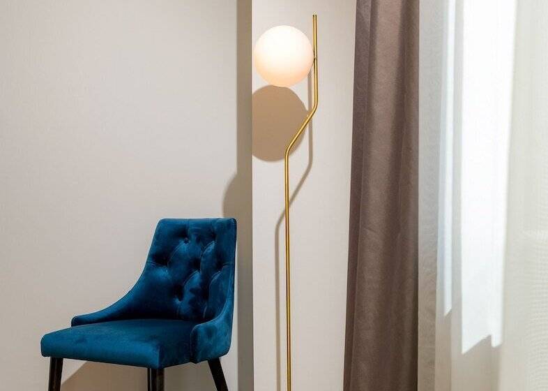 Aamiaismajoitus (B&B) Flos Luxury Rooms